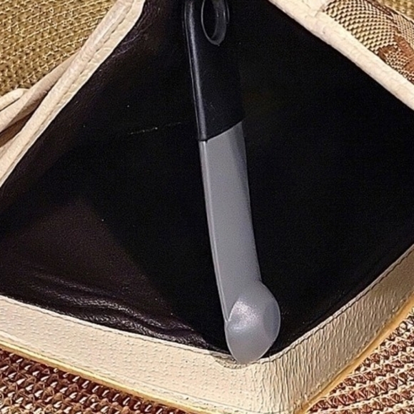 AU Elegant Timeless GUCCI VTG Red & Gold Leather Compact Wallet w/ Serial# EUC - Picture 11 of 16